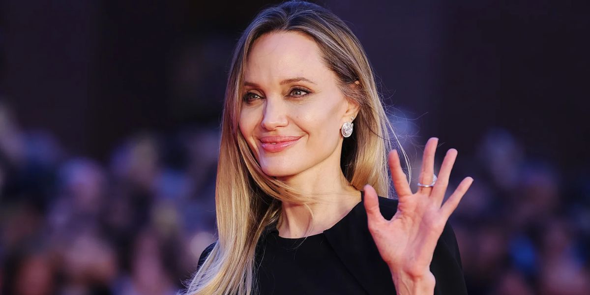 Angelina Jolie was offered a part in The Aviator with Leonardo DiCaprio but chose not to take it.