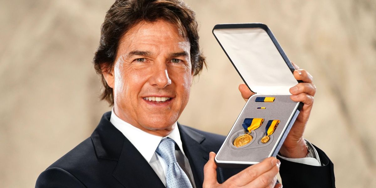 Tom Cruise earned the U.S. Navy's Distinguished Public Service Award.